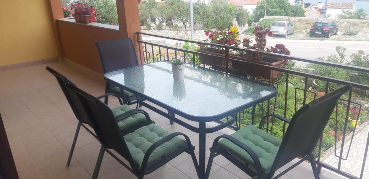 Apartmani Ana Крес Екстериор снимка