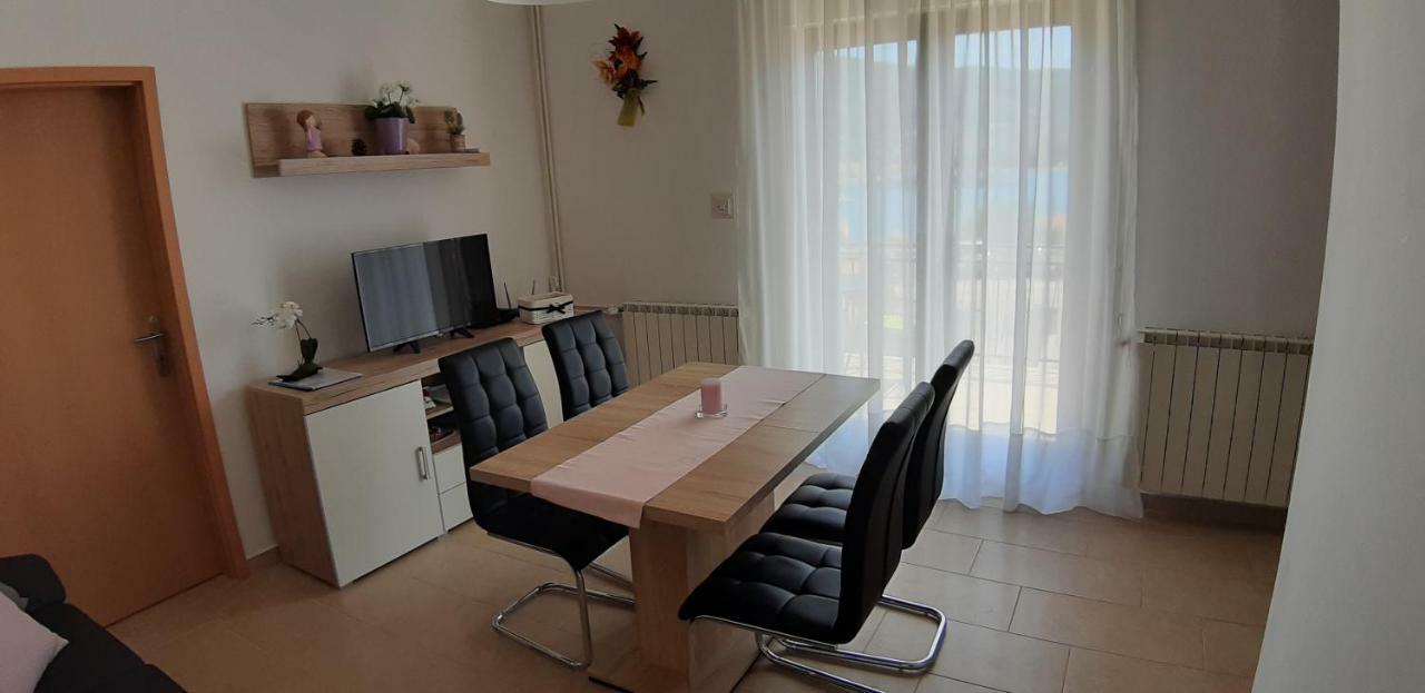 Apartmani Ana Крес Екстериор снимка