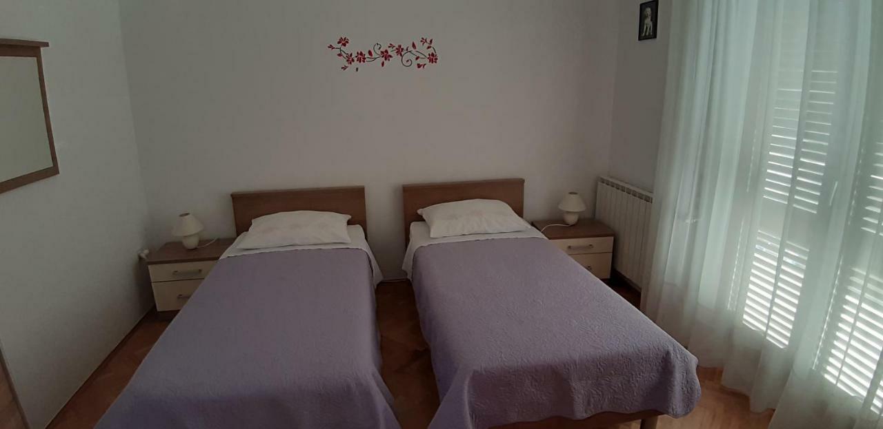 Apartmani Ana Крес Екстериор снимка