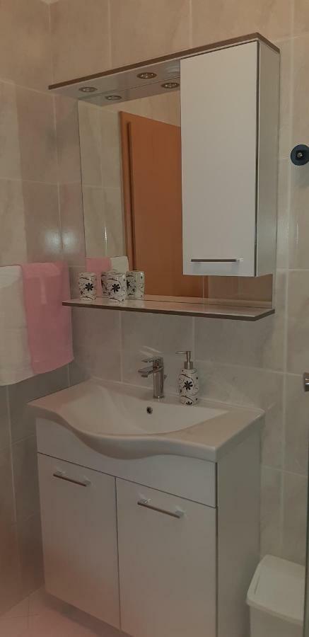 Apartmani Ana Крес Екстериор снимка